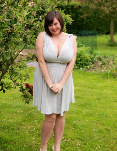 TAC Amateurs are excited to present you with a picture gallery showcasing Roxy unveiling well-done shape