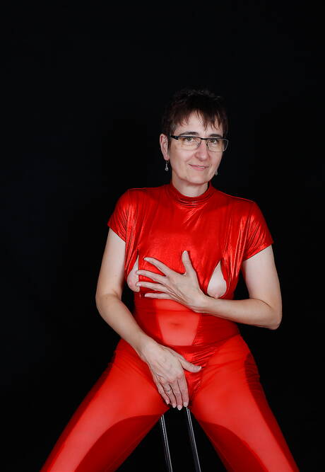 TAC Amateurs are pleased to offer you xxx pics featuring Hot Milf xxx gallery 272407